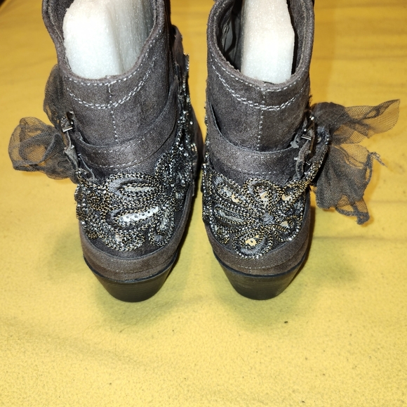 Like New Fashion Ankle Booties - Picture 3 of 9